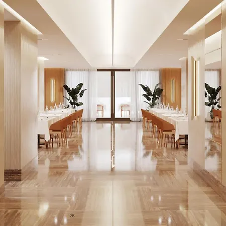 Готель Livingston Grand &